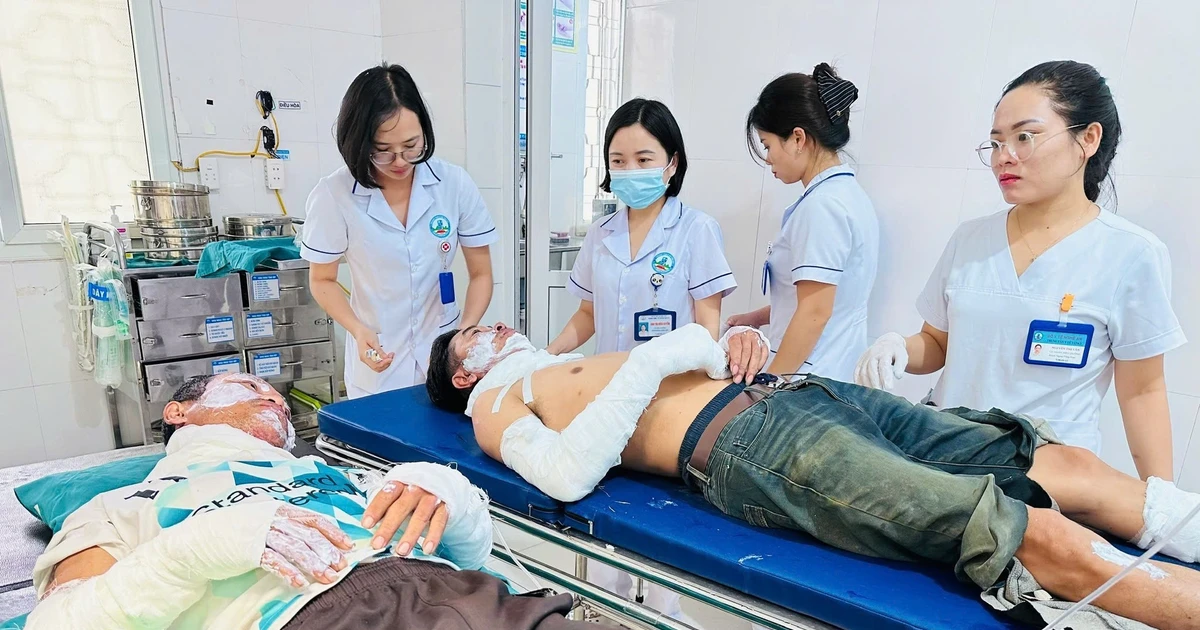 Hai người bị bỏng nặng khi dùng bình gas thui thịt chó