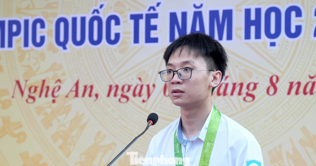 Nam sinh lớp 11 giành cú đúp huy chương Olympic quốc tế