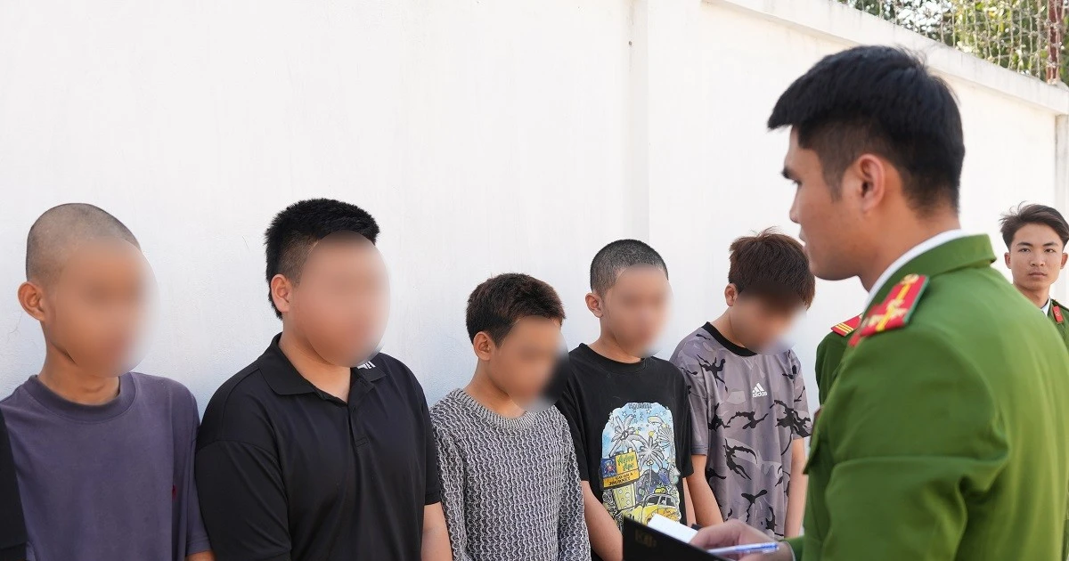 Bắt 18 ‘quái xế’ mang hung khí gây náo loạn đường phố