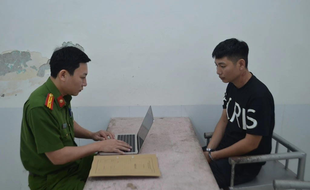 Tạm giữ hình sự kẻ dùng dao tấn công nhiều người tại bệnh viện Sản Nhi Nghệ An