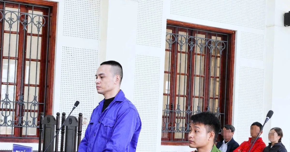 Người cha bật khóc ở tòa, nghẹn lòng hỏi con trai: ‘Sao không làm nghề chân chính?’