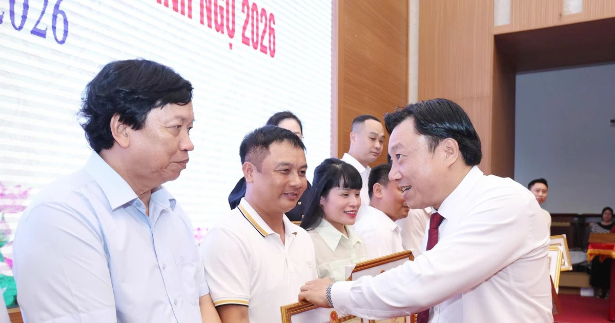Bí thư Tỉnh ủy tặng Thư khen, UBND tỉnh Phú Thọ tặng Bằng khen cho báo Tiền Phong