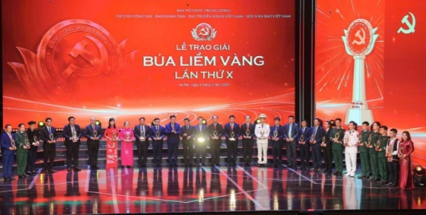 Lễ tuyên dương 96 bí thư chi bộ xuất sắc và trao Giải Búa liềm vàng lần thứ 10