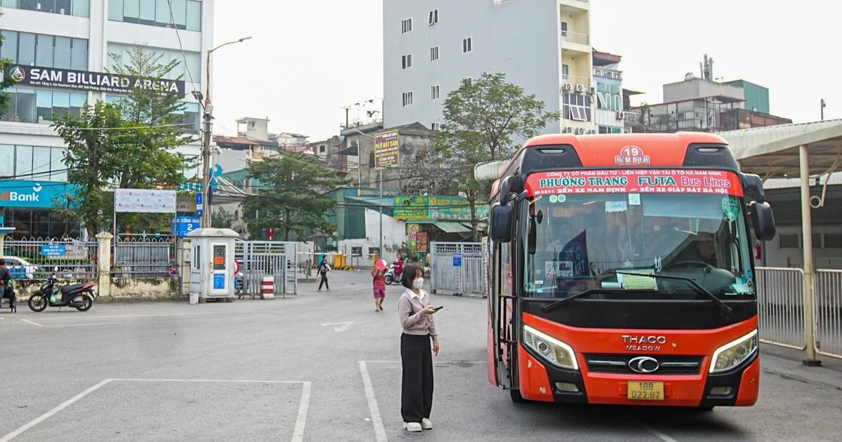 Hà Nội chiều 29 Tết: Lặng lẽ những chuyến xe cuối cùng