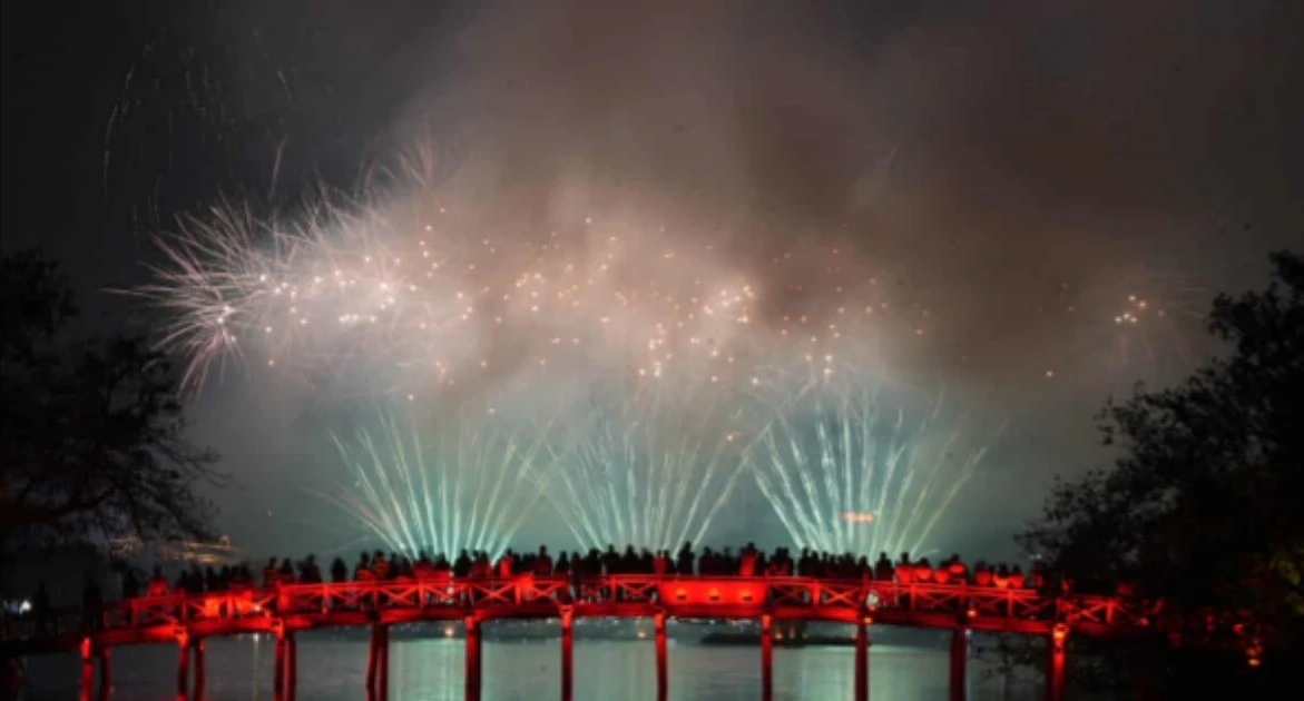 Pháo hoa đón năm mới Bính Ngọ