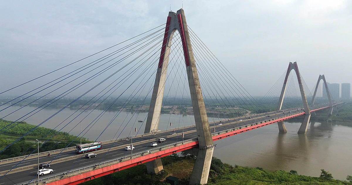 ÁNH ĐÈN CẦU NHẬT TÂN RỰC RỠ GIỮA MÀN ĐÊM THÀNH PHỐ HÀ NỘI