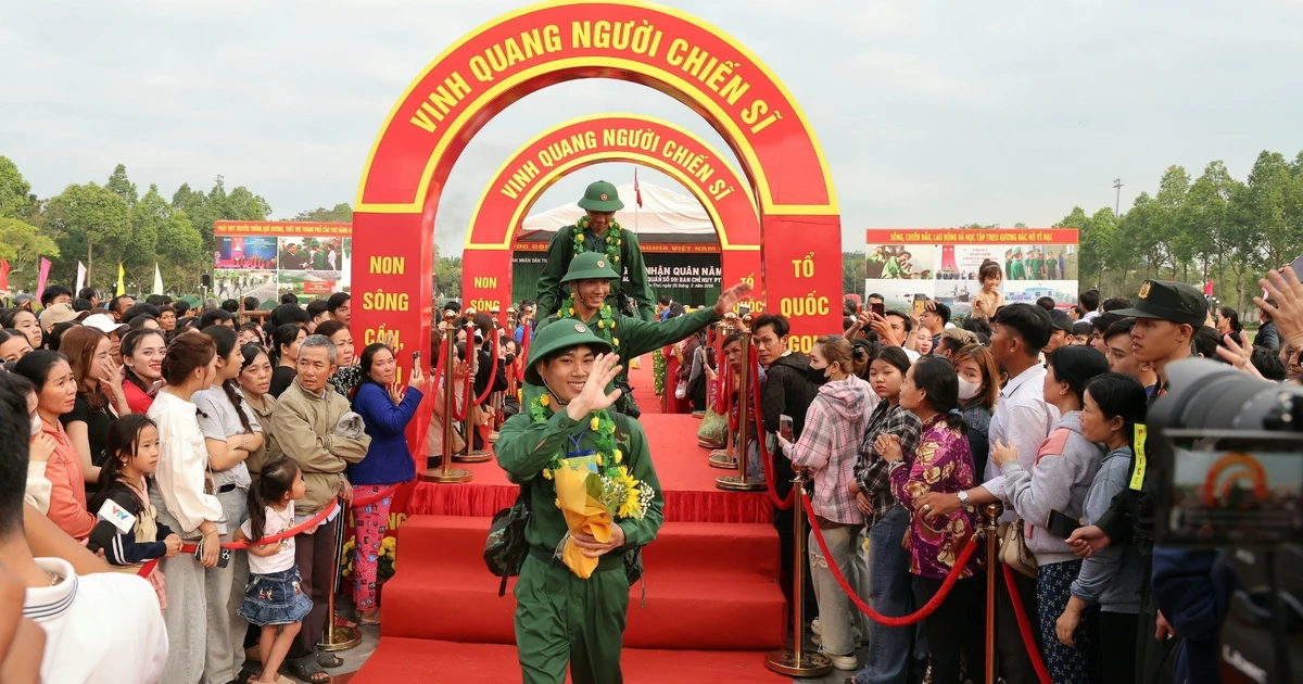 Thanh niên miền Tây lên đường nhập ngũ
