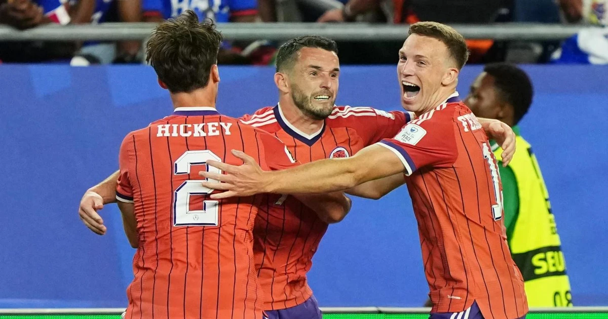 Scotland thắng trận đầu tiên tại World Cup sau 36 năm