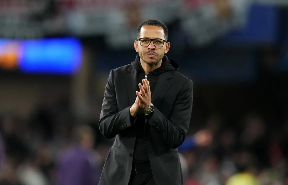 HLV Liam Rosenior 'bay ghế' sau hơn 3 tháng nắm quyền ở Chelsea