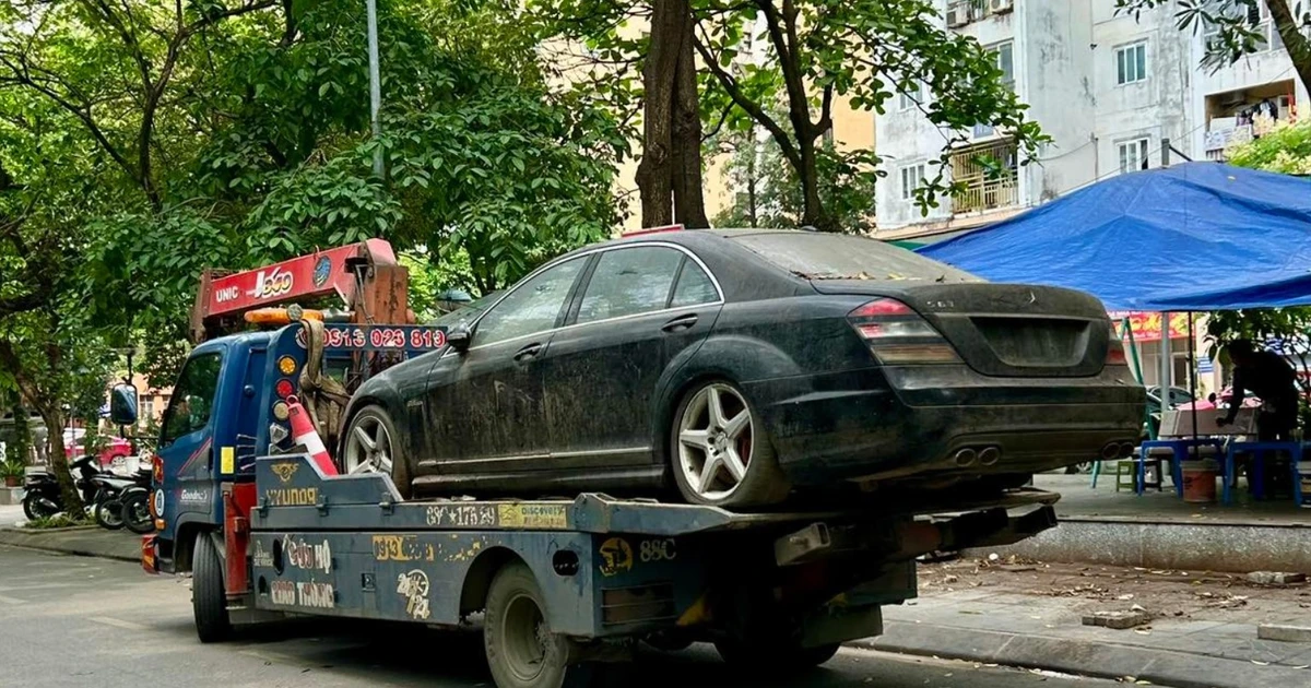Công an thông tin về xe ô tô S63 bị 'bỏ quên' 10 năm ở vỉa hè ở Hà Nội