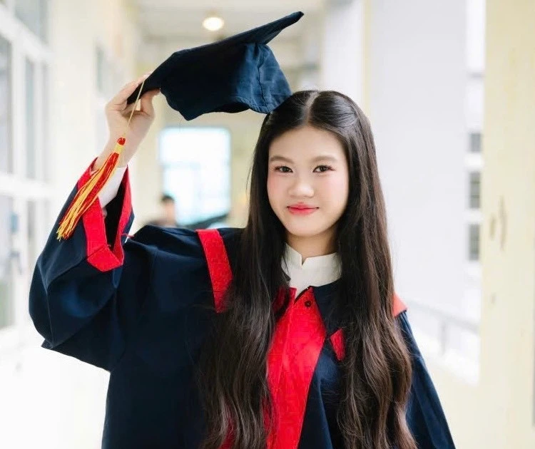 Nữ sinh chuyên Văn chinh phục top 1% SAT thế giới