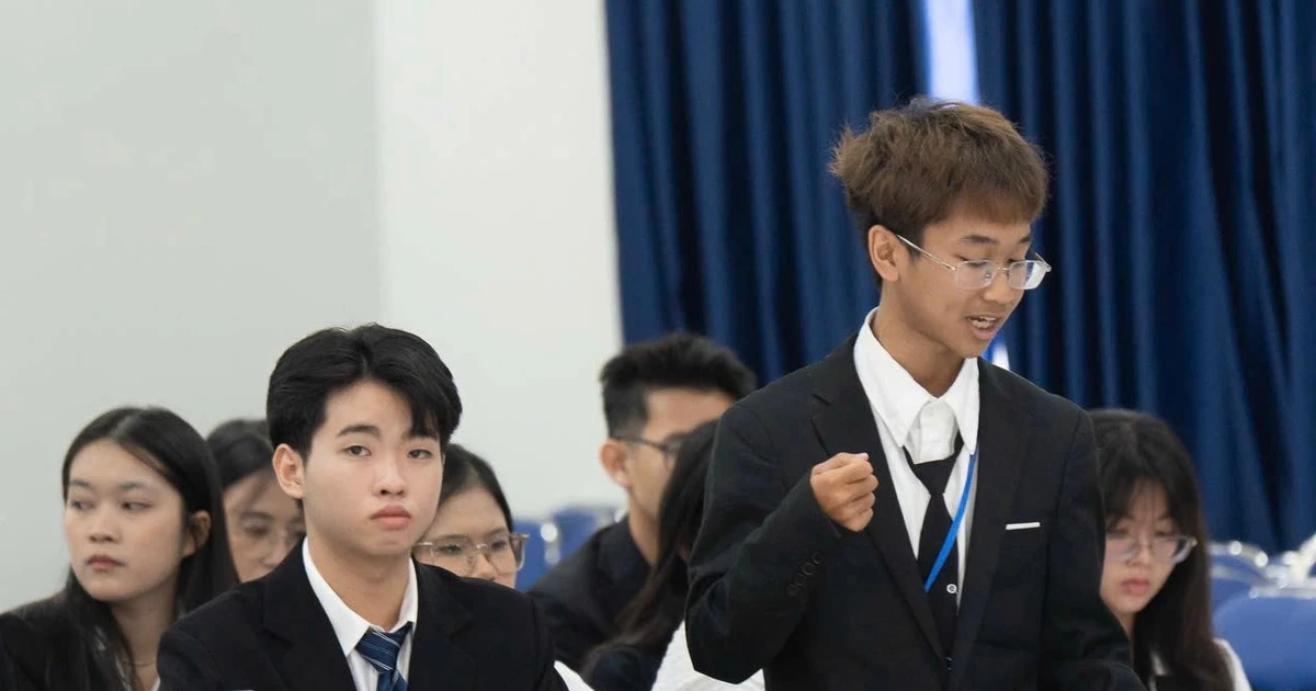 Nhà đàm phán xuất sắc nhất Mock COP 2025: Hành trình chinh phục diễn đàn quốc tế của nam sinh viên năm nhất