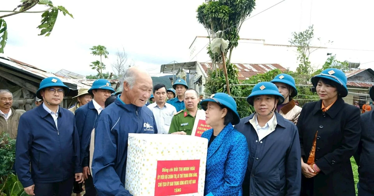 2.800 tỷ đồng hỗ trợ đồng bào khắc phục hậu quả do các cơn bão, lũ gây ra