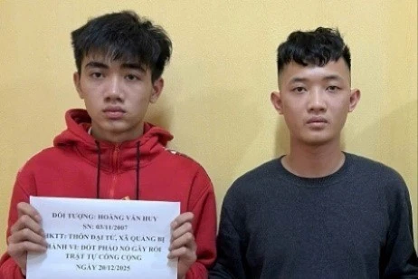 Hà Nội: Khởi tố 2 đối tượng đốt pháo nổ gây mất an ninh trật tự