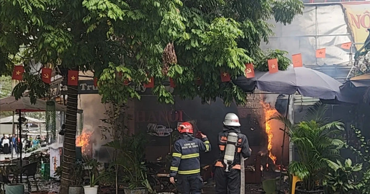 Hà Nội: Cháy quán cà phê ở Văn Phú, cột khói bốc nghi ngút