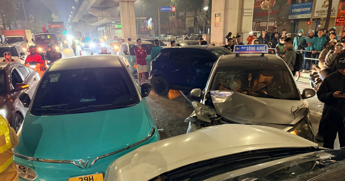 Hà Nội: Nữ tài xế ô tô đi ngược chiều gây tai nạn liên hoàn