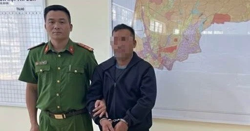 Bắt giữ kẻ đổ xăng đốt vợ và cháu sau cuộc nhậu ở Quảng Ngãi