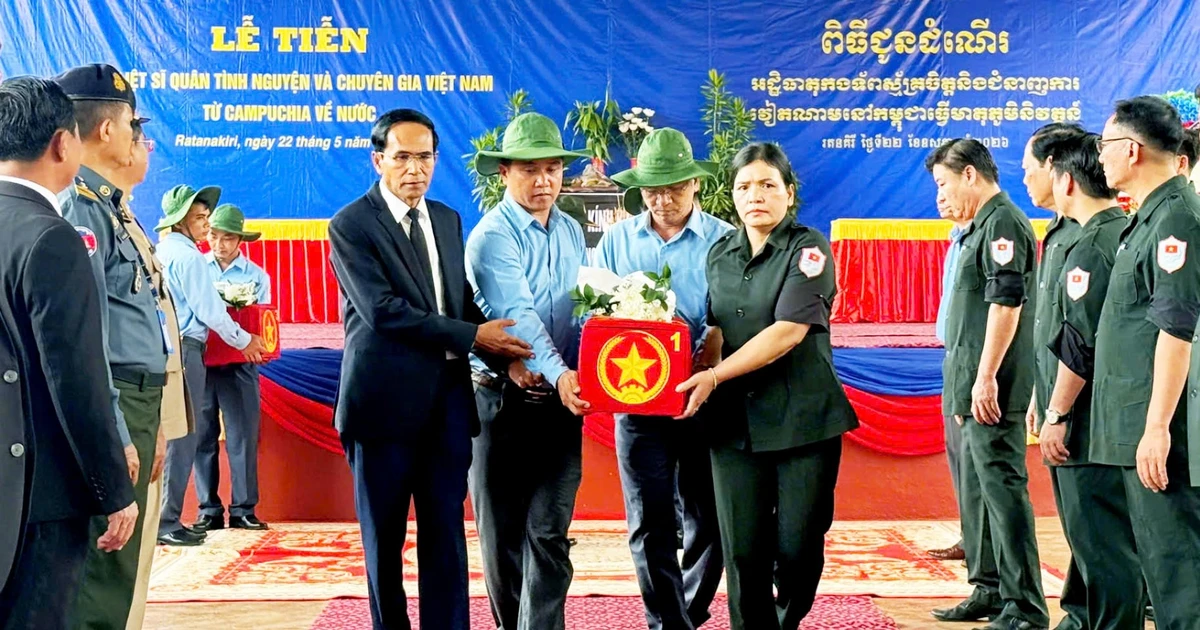 Xúc động lễ hồi hương hài cốt liệt sĩ từ Campuchia về đất mẹ