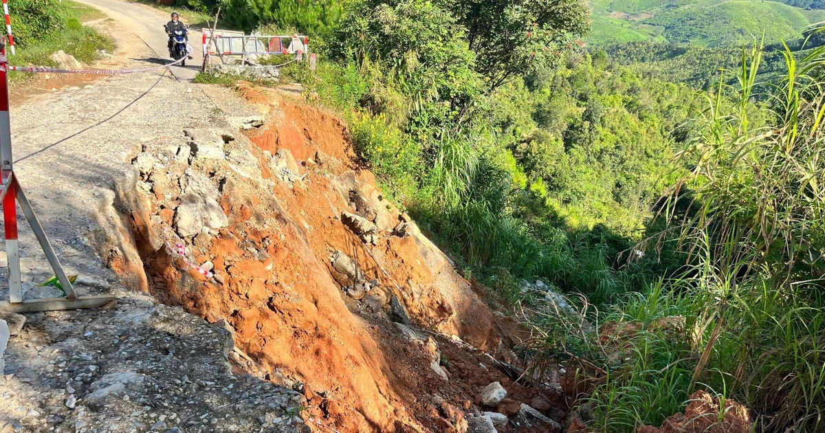 Nhiều tuyến đường phía tây Quảng Ngãi hư hỏng nặng