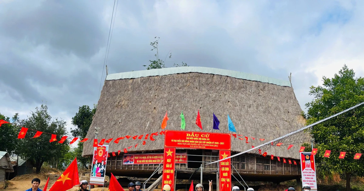 ‘Tiếng loa Thanh niên’ đưa thông tin bầu cử về bản làng