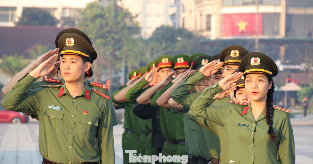 Tuổi trẻ Quảng Ngãi, Bắc Ninh chào cờ trước giờ khai mạc Đại hội Đảng toàn quốc lần thứ XIV