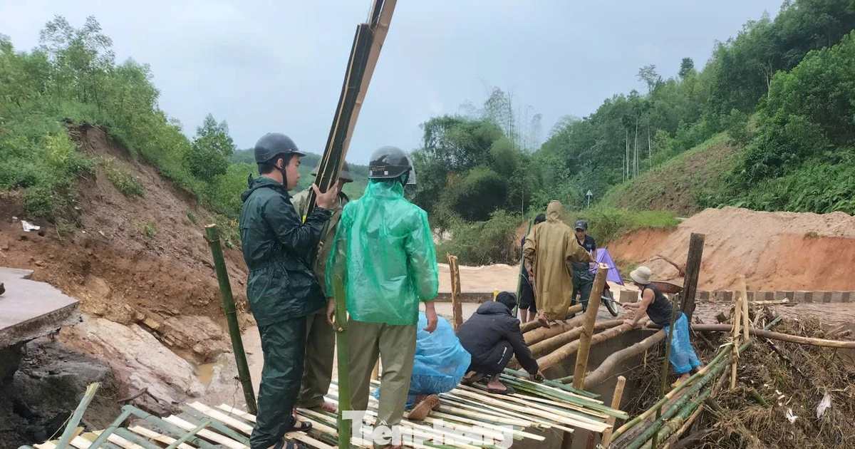 Cận cảnh cầu Nước Bao bị lũ cuốn sập, gần 300 hộ dân bị cô lập