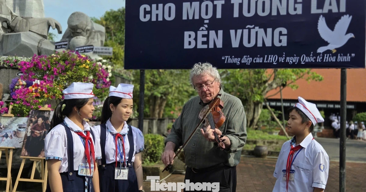 Lần thứ 28 cựu binh Hoa Kỳ vượt nửa vòng trái đất về Mỹ Lai kéo vĩ cầm tưởng niệm 504 nạn nhân vụ thảm sát