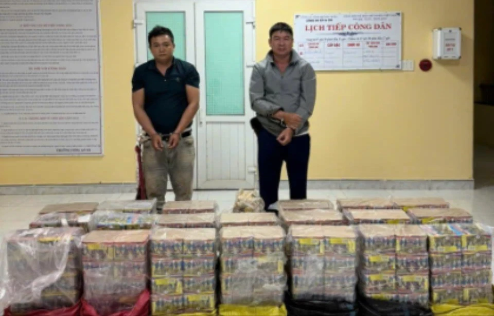 Mật phục trên sông biên giới, bắt ghe chở 357kg pháo lậu từ Campuchia về Việt Nam