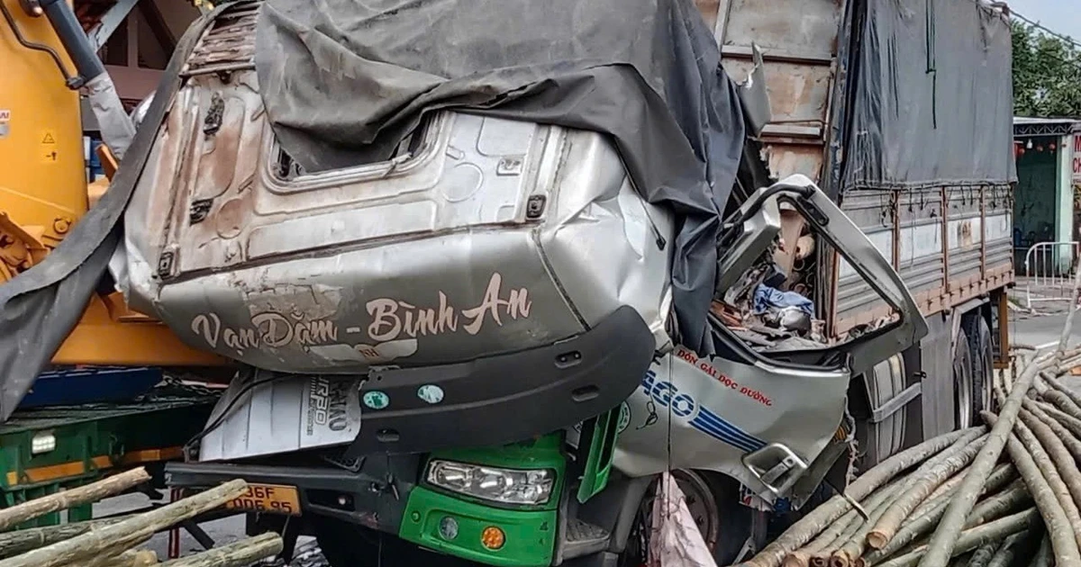 Xe tải biến dạng kỳ quái, phụ xe tử vong sau cú va chạm kinh hoàng trên quốc lộ