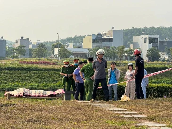 Phát hiện thi thể bé gái 15 tuổi tử vong dưới hồ sinh thái khu dân cư ở Quảng Ngãi