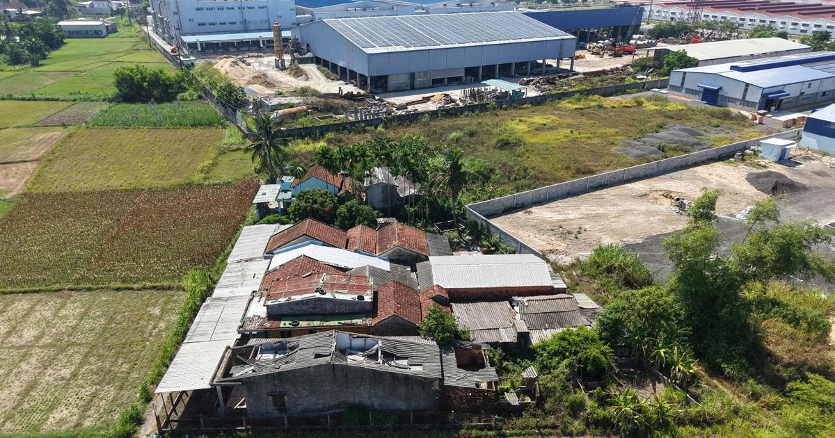 Những mái nhà chờ... sập giữa vùng quy hoạch treo cạnh khu công nghiệp