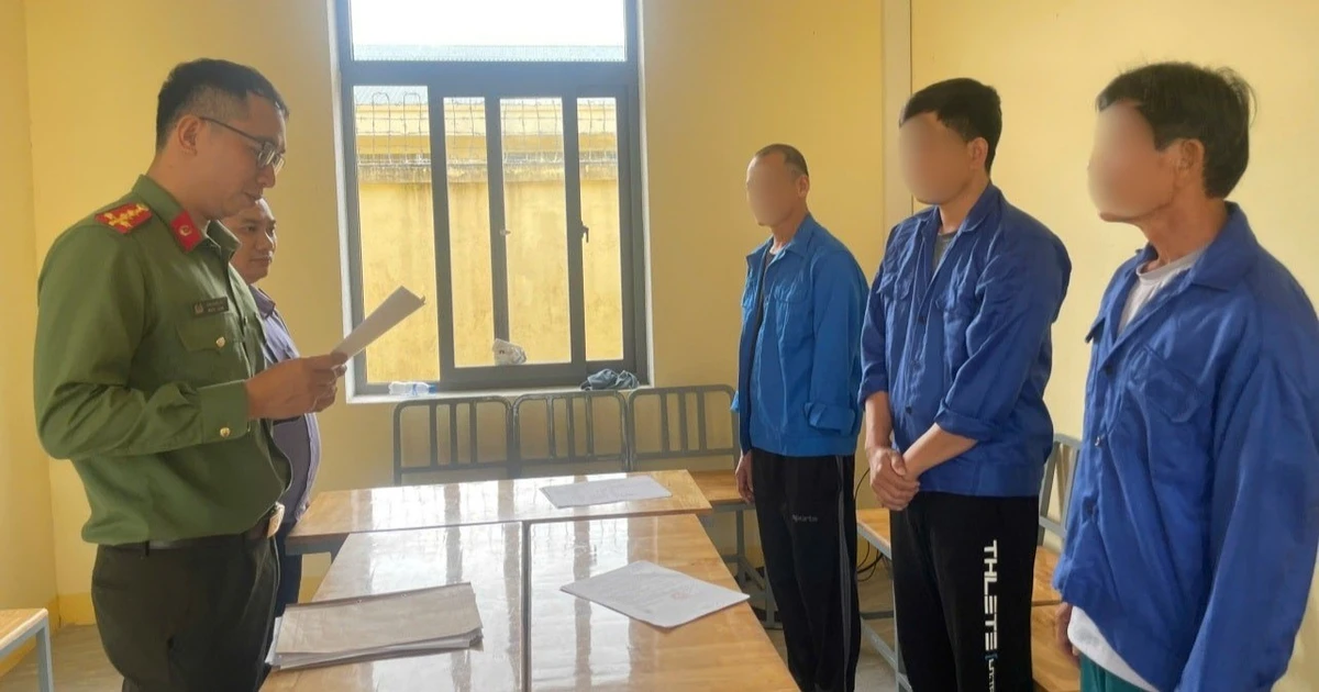 Khởi tố nhóm người cưa bom lấy 90kg thuốc nổ đem bán