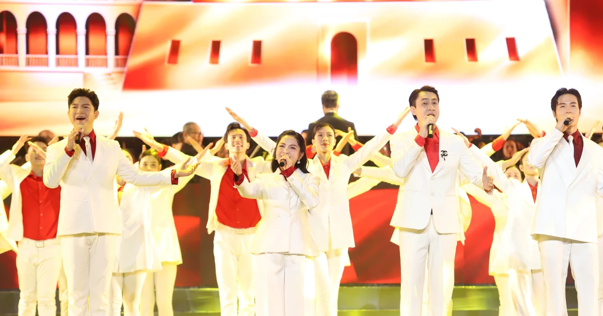 Hùng tráng chương trình nghệ thuật 'Ánh sáng niềm tin và khát vọng' chào mừng thành công Đại hội XIV