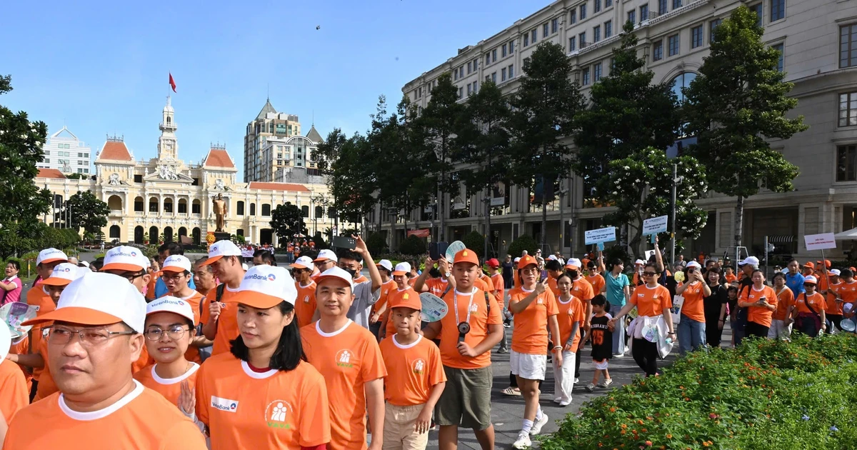 5.000 người đi bộ xoa dịu nỗi đau da cam