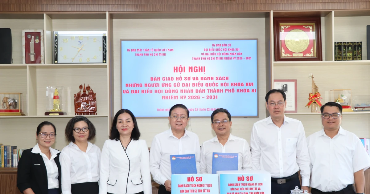 TPHCM bàn giao hồ sơ 282 người ứng cử ĐBQH và HĐND