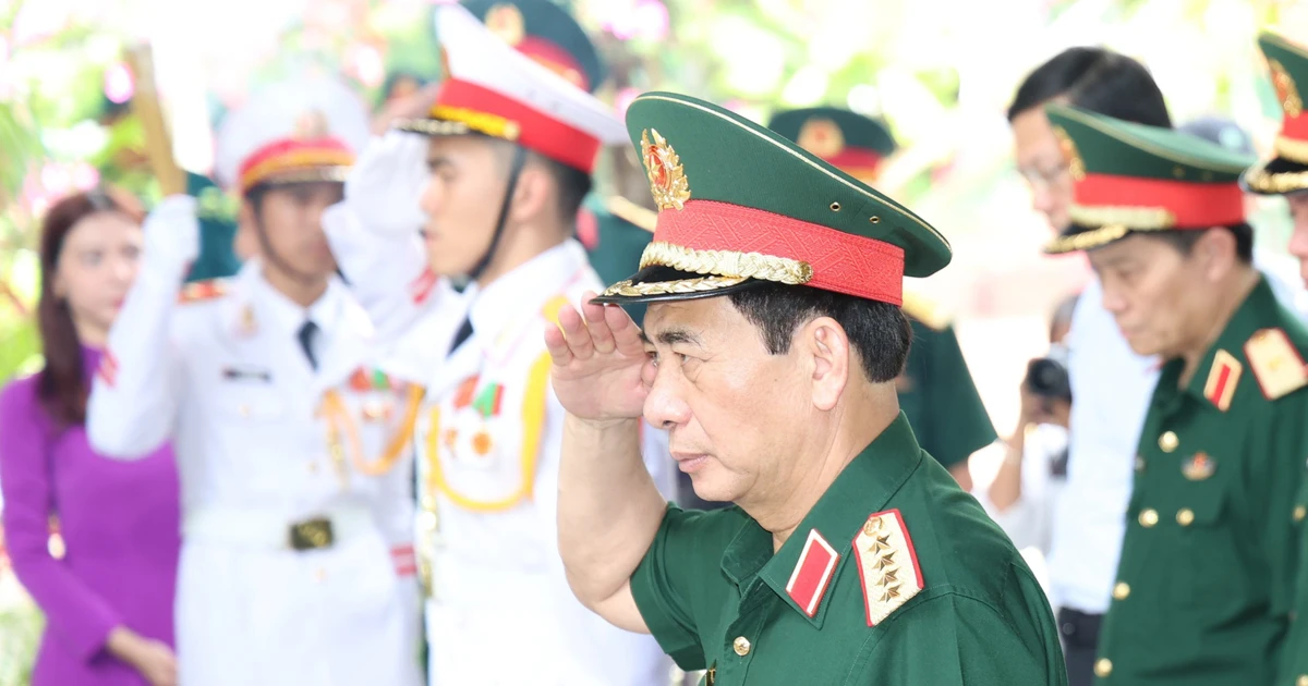 Đại tướng Phan Văn Giang kiểm tra công tác quy tập hài cốt liệt sĩ tại Công viên Lê Thị Riêng