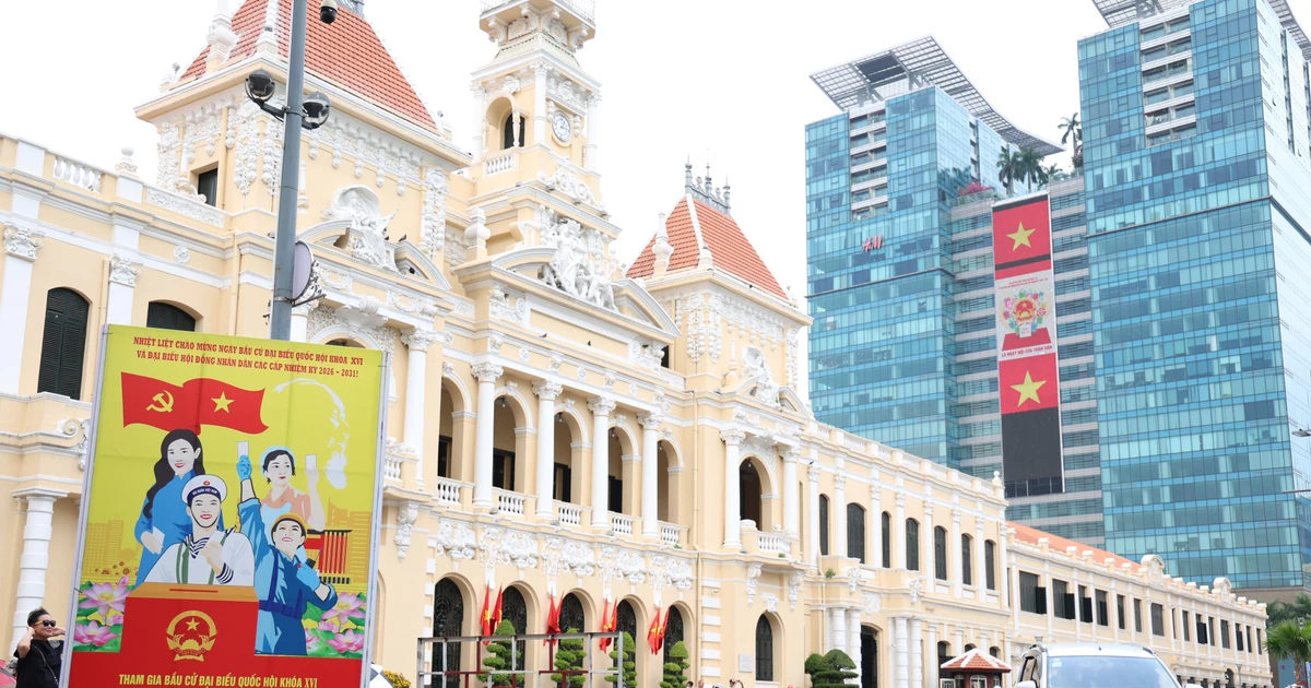 TPHCM: Vận hành 'điểm bầu cử xanh', đưa đón cử tri đi bầu, bỏ phiếu tại trường đại học