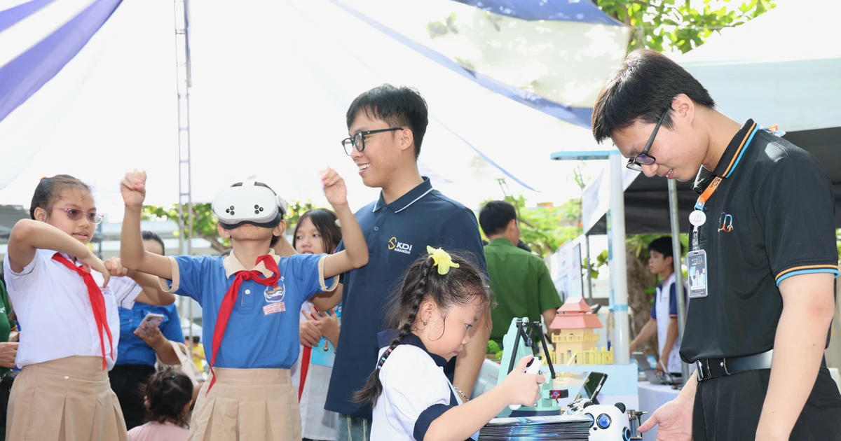 Bạn trẻ TPHCM thỏa thích trải nghiệm không gian số, đổi mới sáng tạo