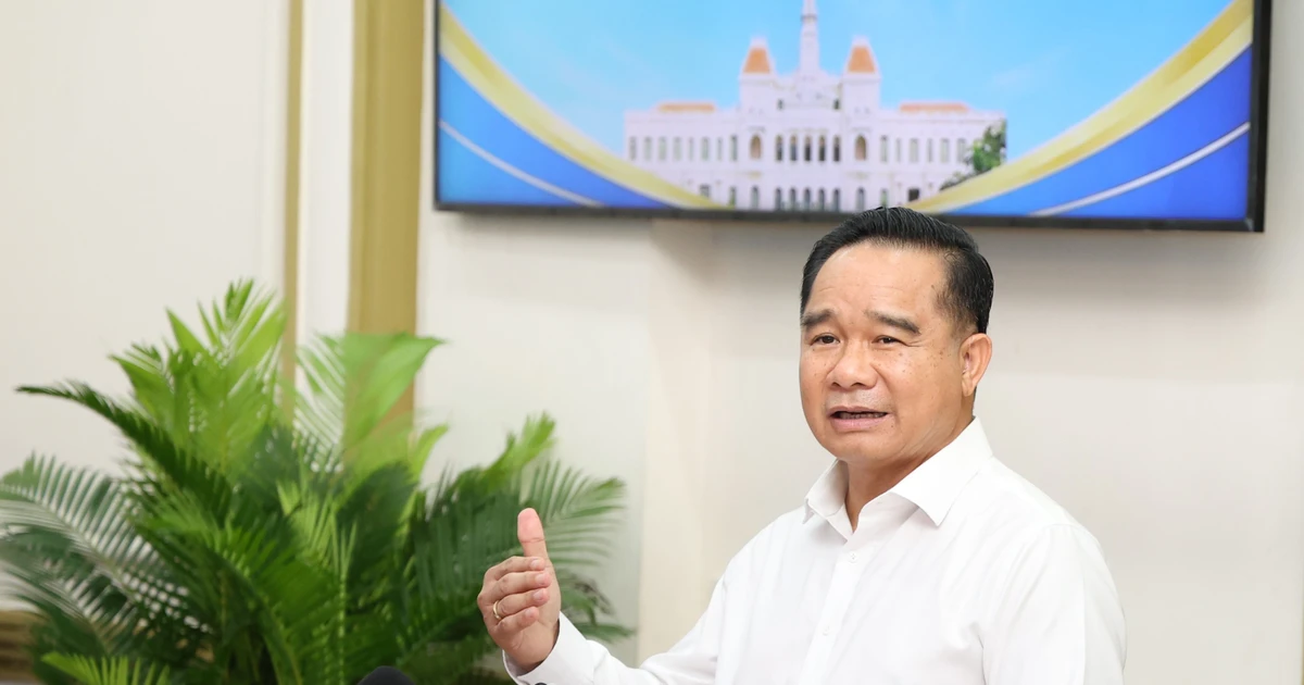 Chủ tịch TPHCM 'thúc' tiến độ khám sức khỏe toàn dân
