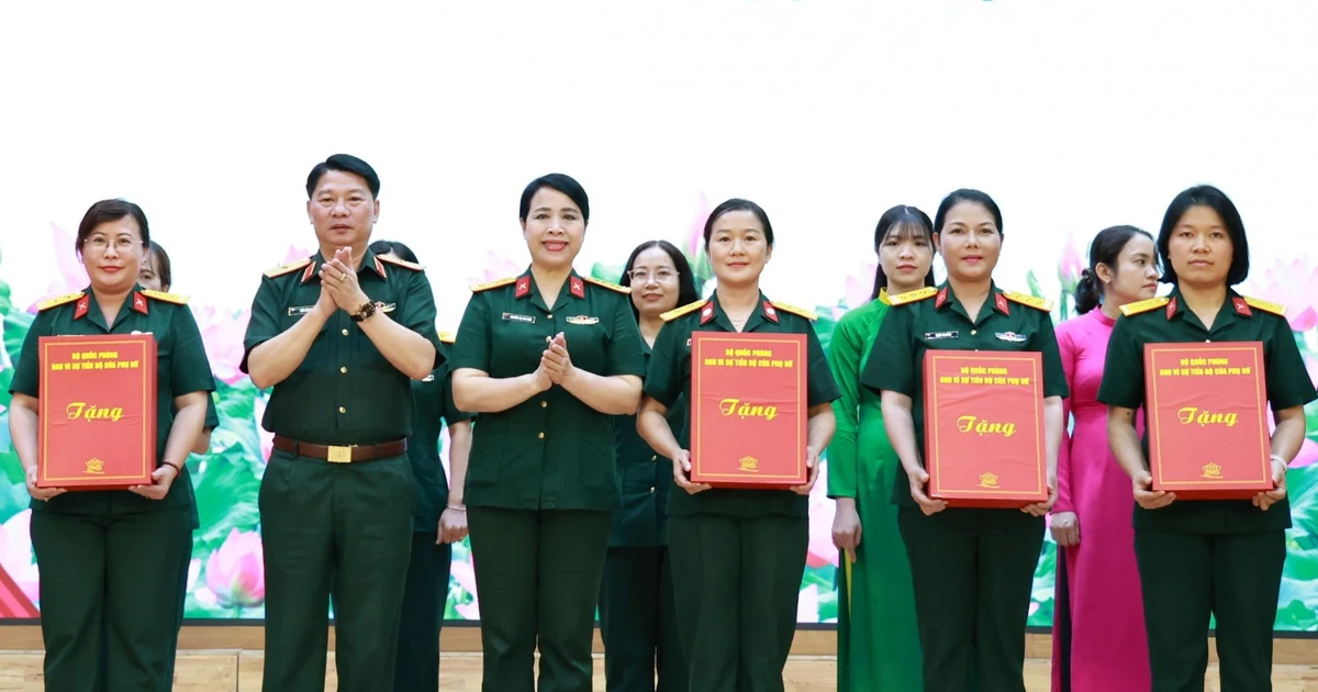 Phụ nữ Quân đội làm chủ vũ khí và khí tài công nghệ cao