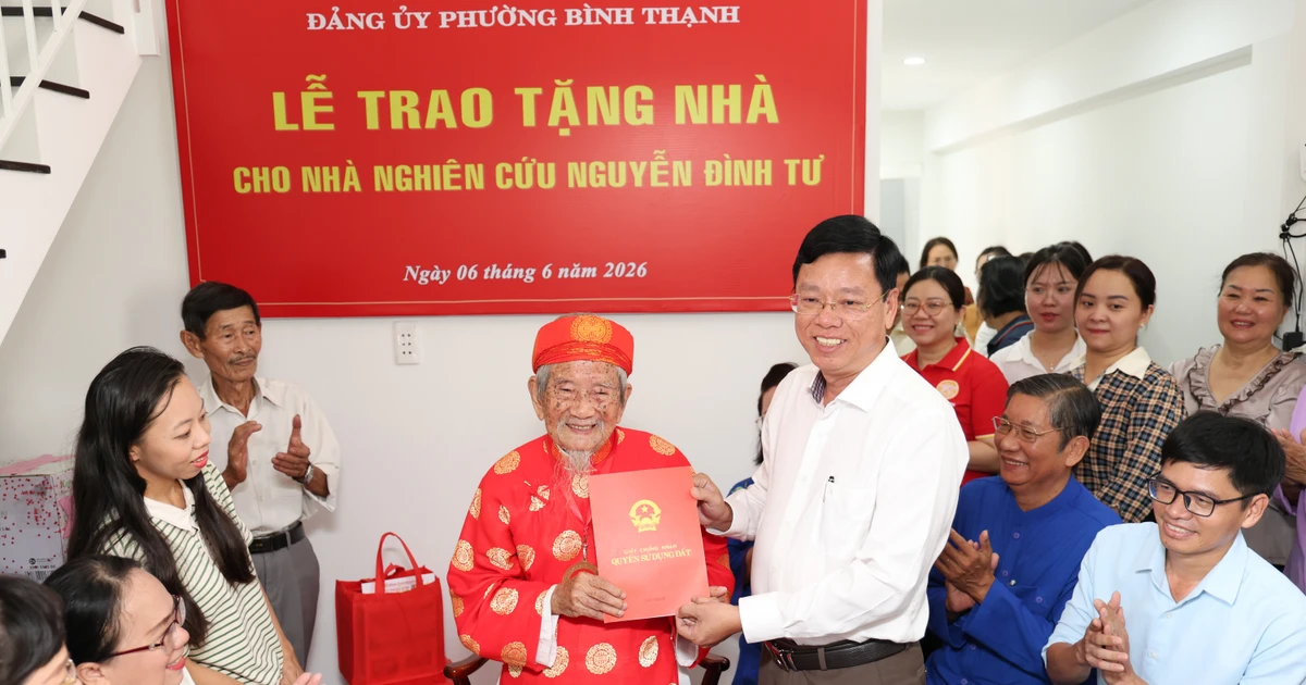 Nhà nghiên cứu 106 tuổi Nguyễn Đình Tư đón nhận căn hộ nghĩa tình của TPHCM