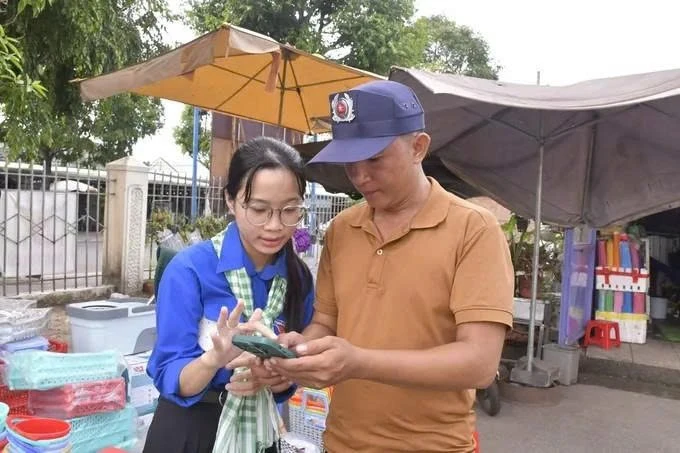 Áo xanh trong Mùa hè số (Bài 1): Tăng cường kỹ năng số nơi vùng xa, hải đảo