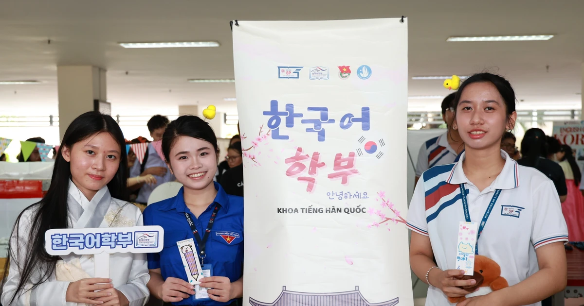 Bạn trẻ TPHCM chơi và học tại ngày hội ngoại ngữ