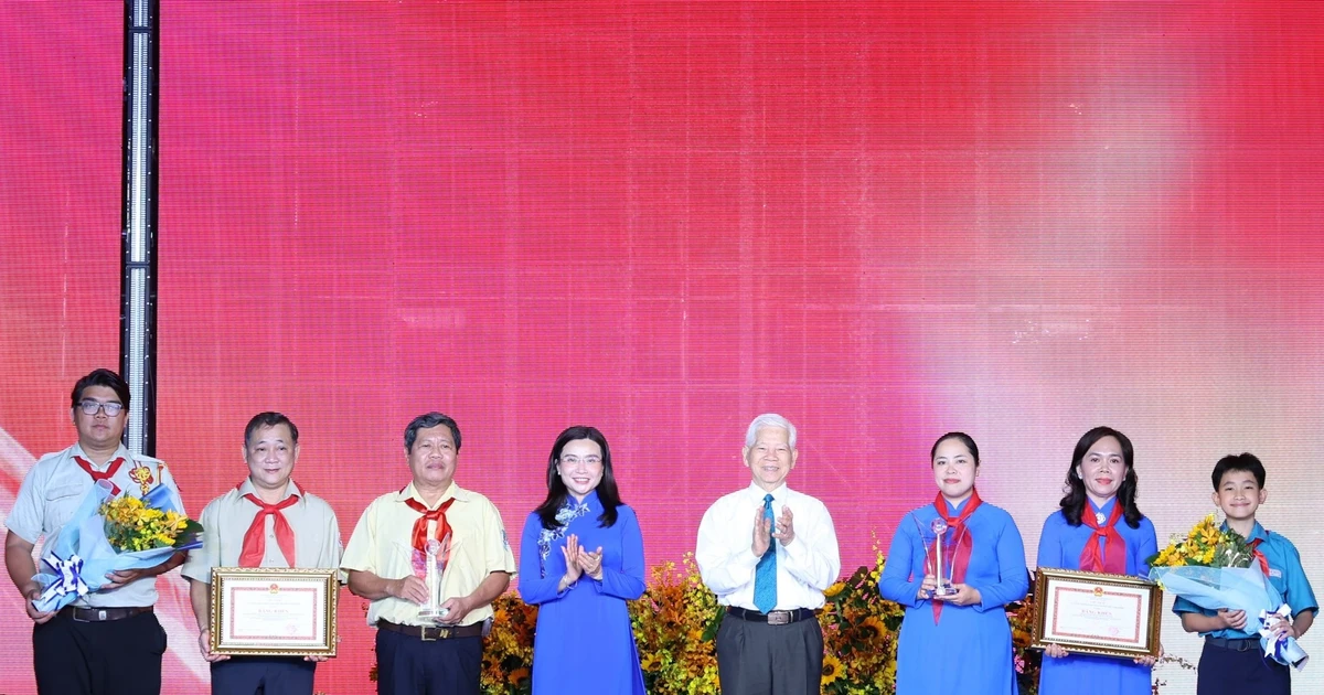 Bí thư T.Ư Đoàn Nguyễn Phạm Duy Trang dự kỷ niệm 95 năm thành lập Đoàn, trao Giải thưởng Hồ Hảo Hớn