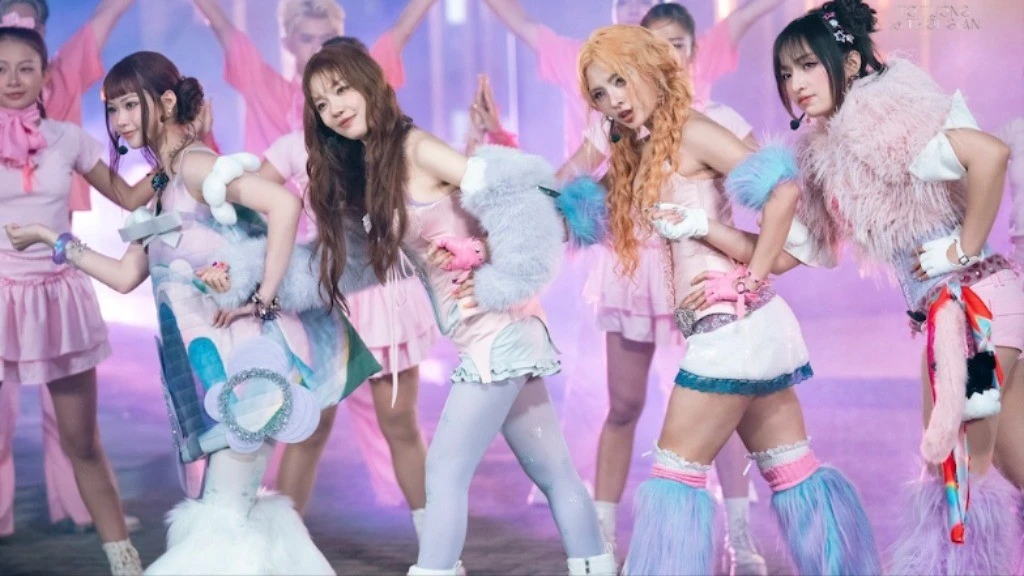 Sóng 26: Nhóm nhạc toàn Em Xinh debut, Quang Hùng MasterD cuốn hút với "Lò Vi Sóng"