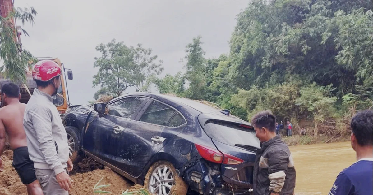 Ô tô chở 4 thanh niên bị nước cuốn trôi sau khi vượt rào cảnh báo đã được tìm thấy