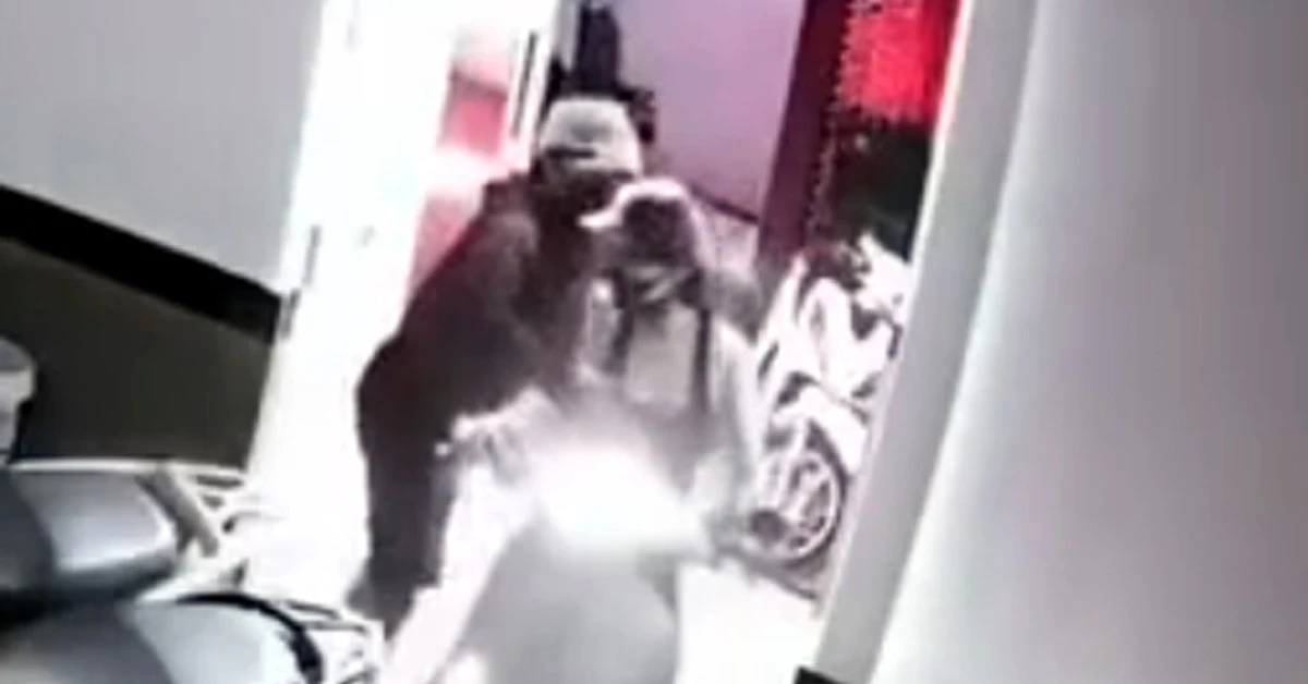 Kẻ bịt mặt đột nhập chung cư mini ở Hà Nội, trộm túi xách, sàm sỡ cô gái trong đêm