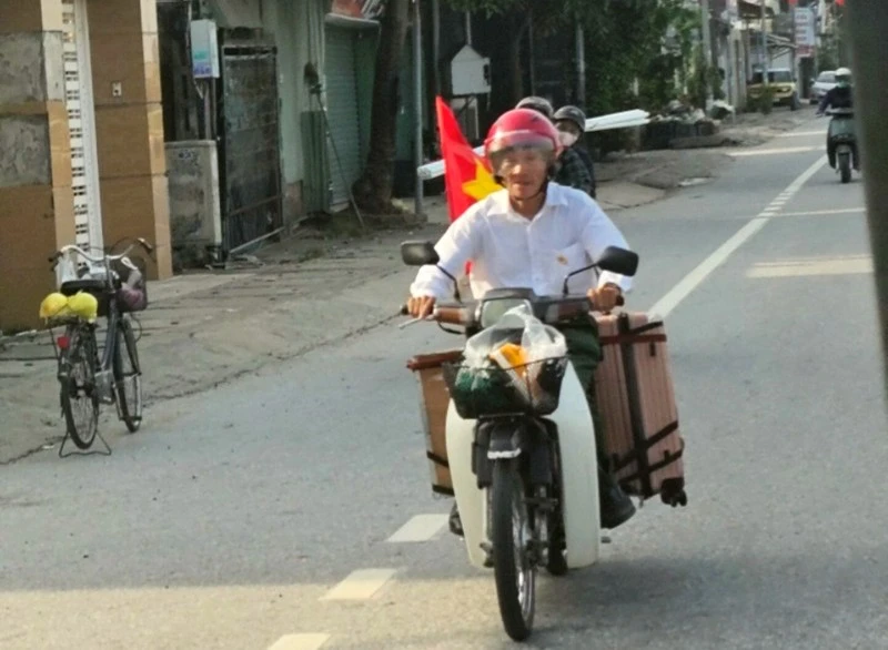 Cựu binh U80 'trốn vợ', tự lái xe máy từ Nghệ An ra Hà Nội xem diễu binh 2/9