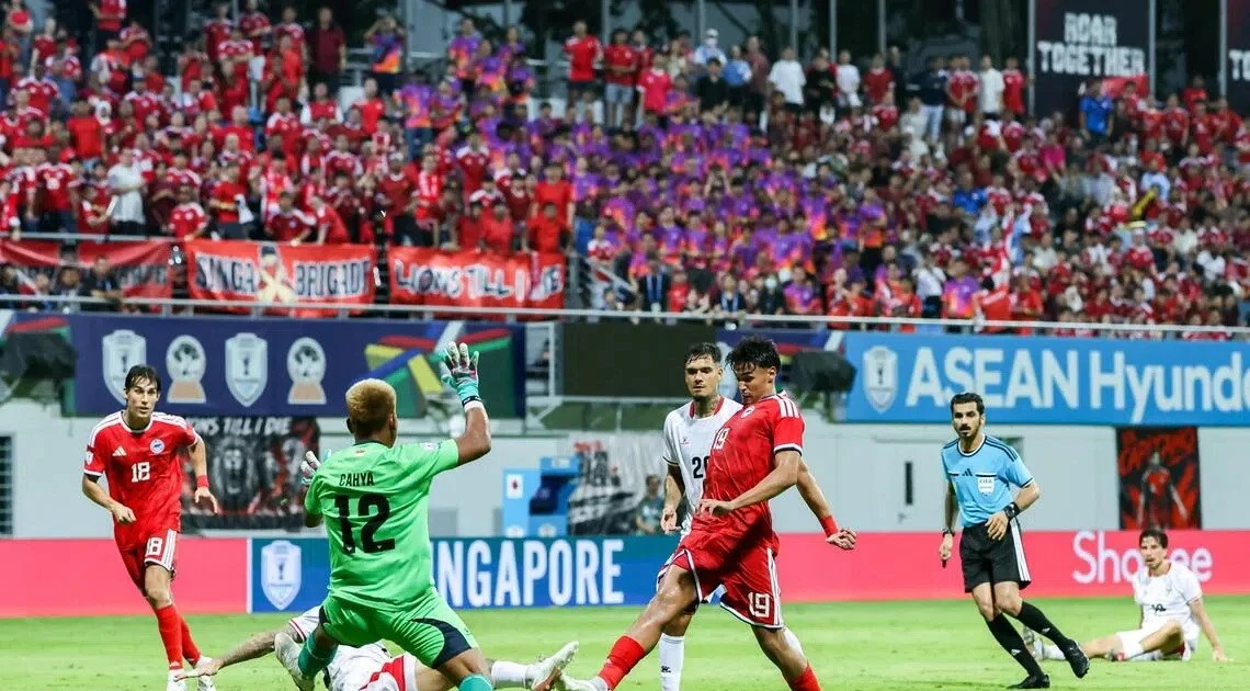 Đánh rơi chiến thắng, Indonesia mất vé bán kết vào tay Singapore