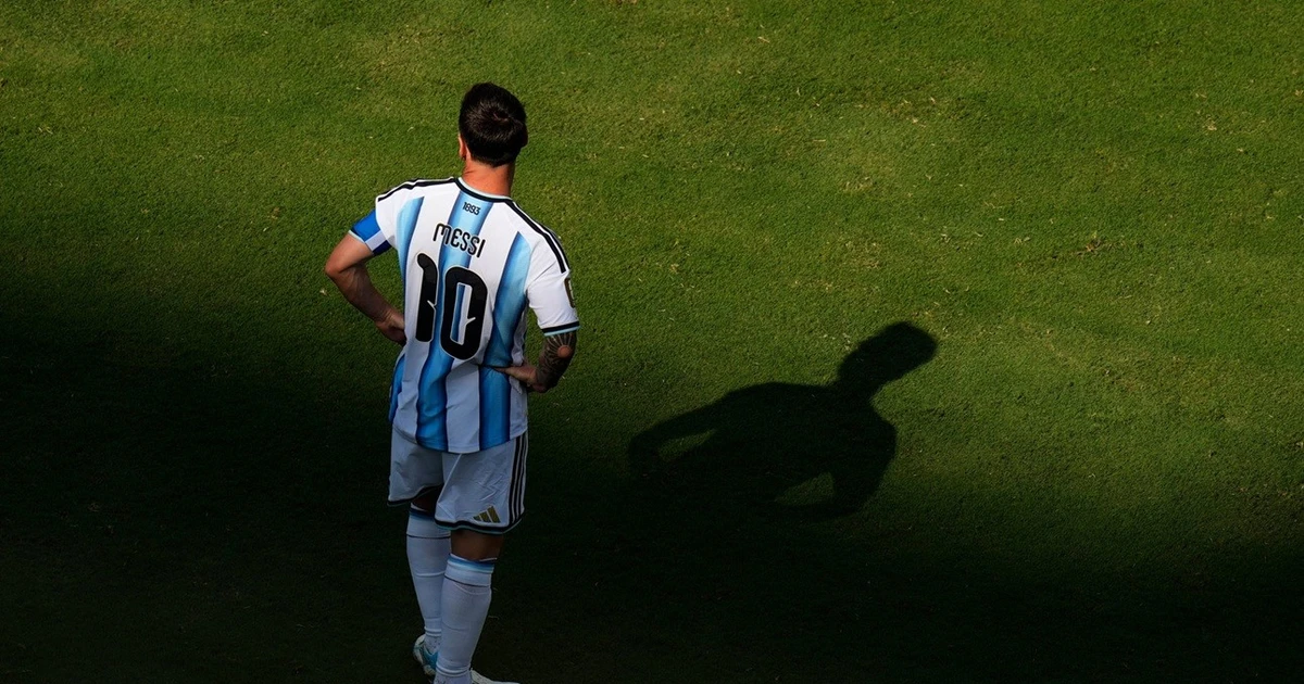 Đêm buồn New Jersey và chiếc bóng dài của Messi